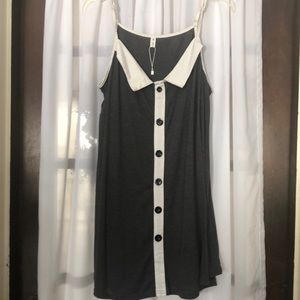 Tunic with buttons and collar